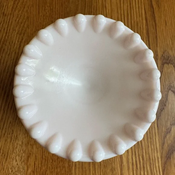 VINTAGE Jeanette Windsor Grand Millenial Pink Milk Glass Pedestal Dish - Picture 3 of 10